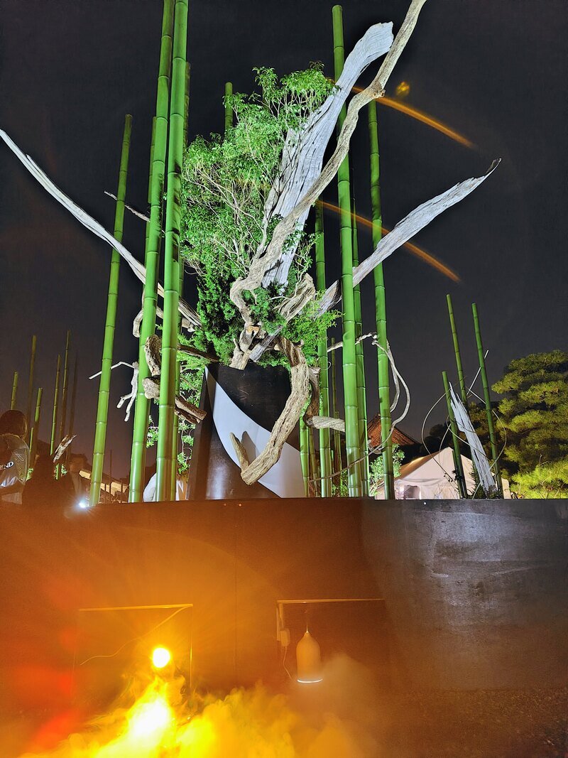 華道家元池坊とコラボが実現した台所前庭(10月30日撮影、二条城)