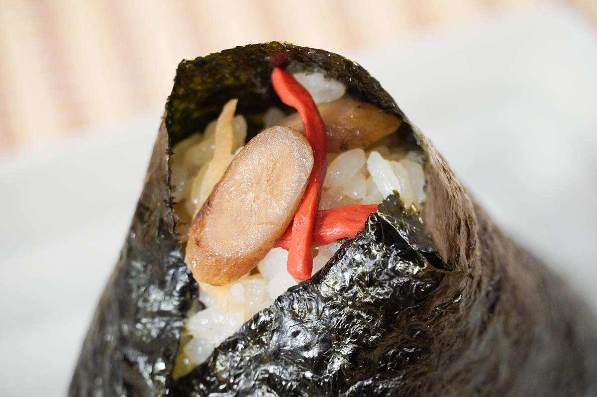 具材は円の出身地・高知産生姜や国産ごぼう、近江名産・赤こんにゃくが使われた「おかまいなく」