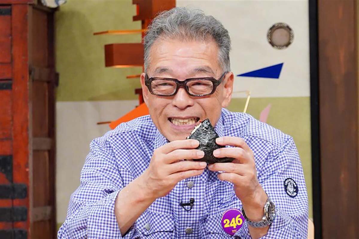 コラボメニューを試食し、「ホントにうまいこと握ってはるわ」と絶賛する円広志