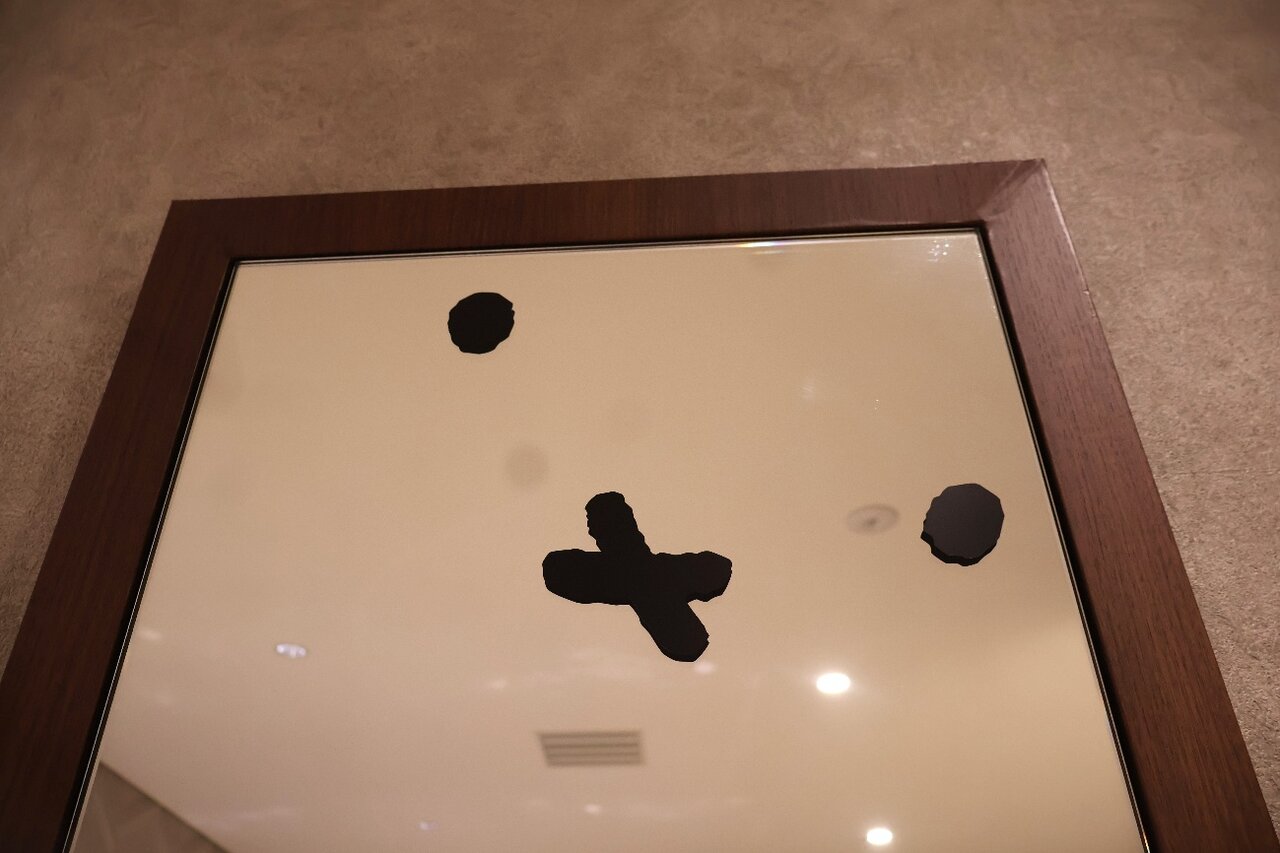 窓や鏡などにもミッフィーの顔が…（11月6日撮影）