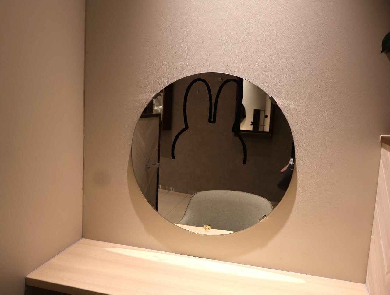 あちこちに点在する隠れミッフィーを探すのも楽しい　