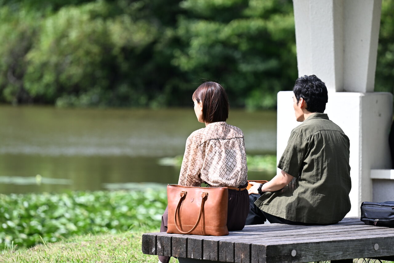 左から）中村ゆり、草彅剛