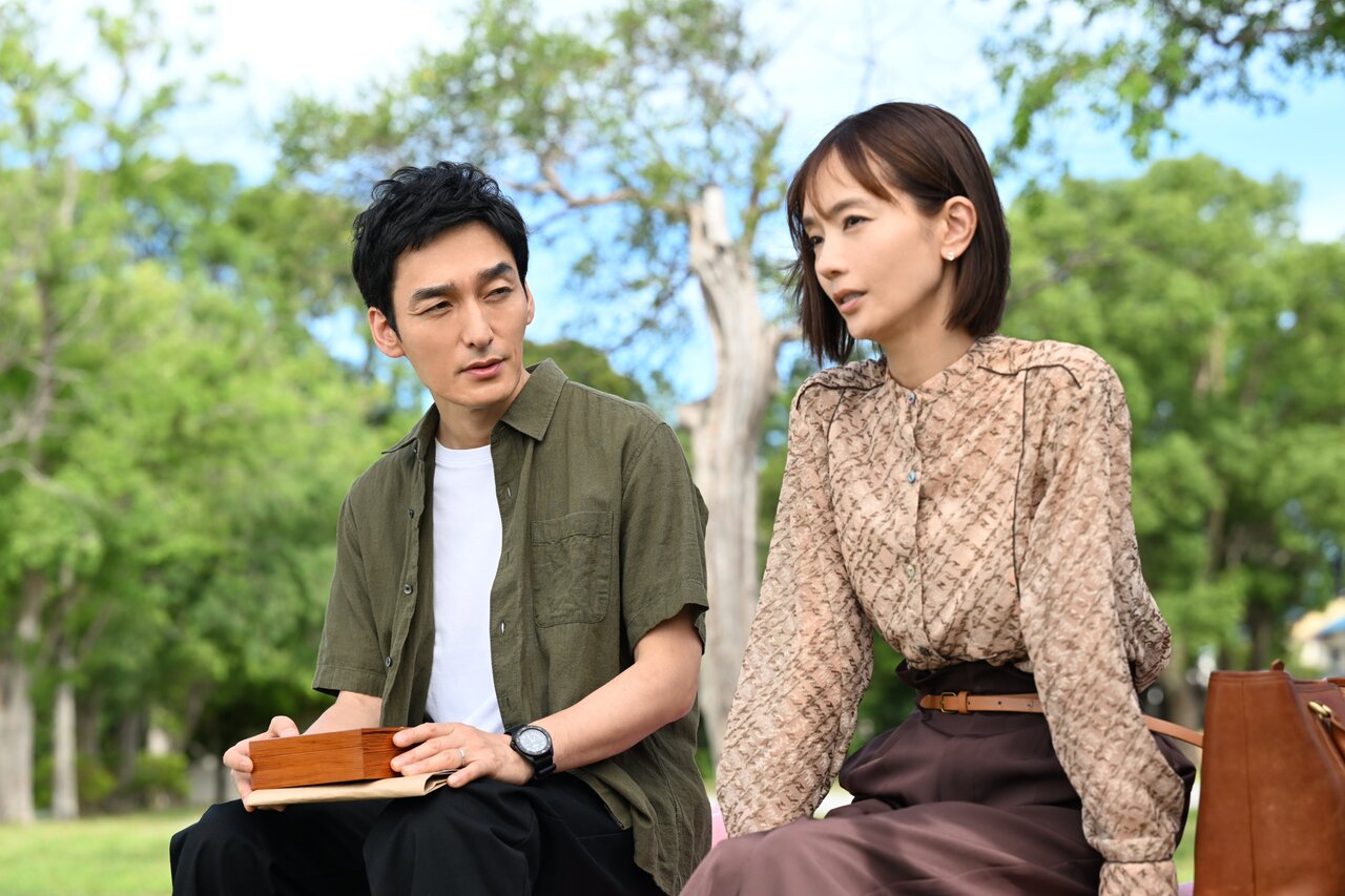 左から）草彅剛、中村ゆり