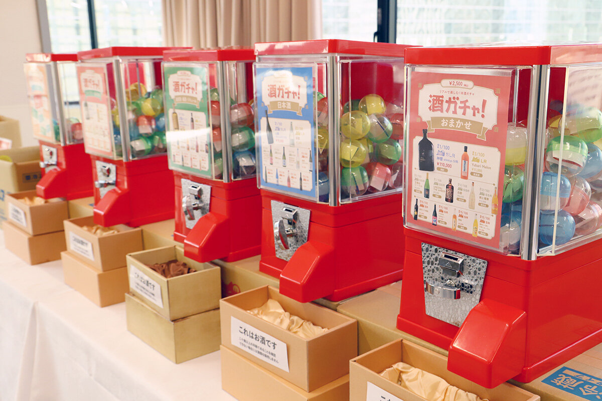 オンライン酒店「クランド」の体験型ポップアップストアによる「酒ガチャ」（提供写真）