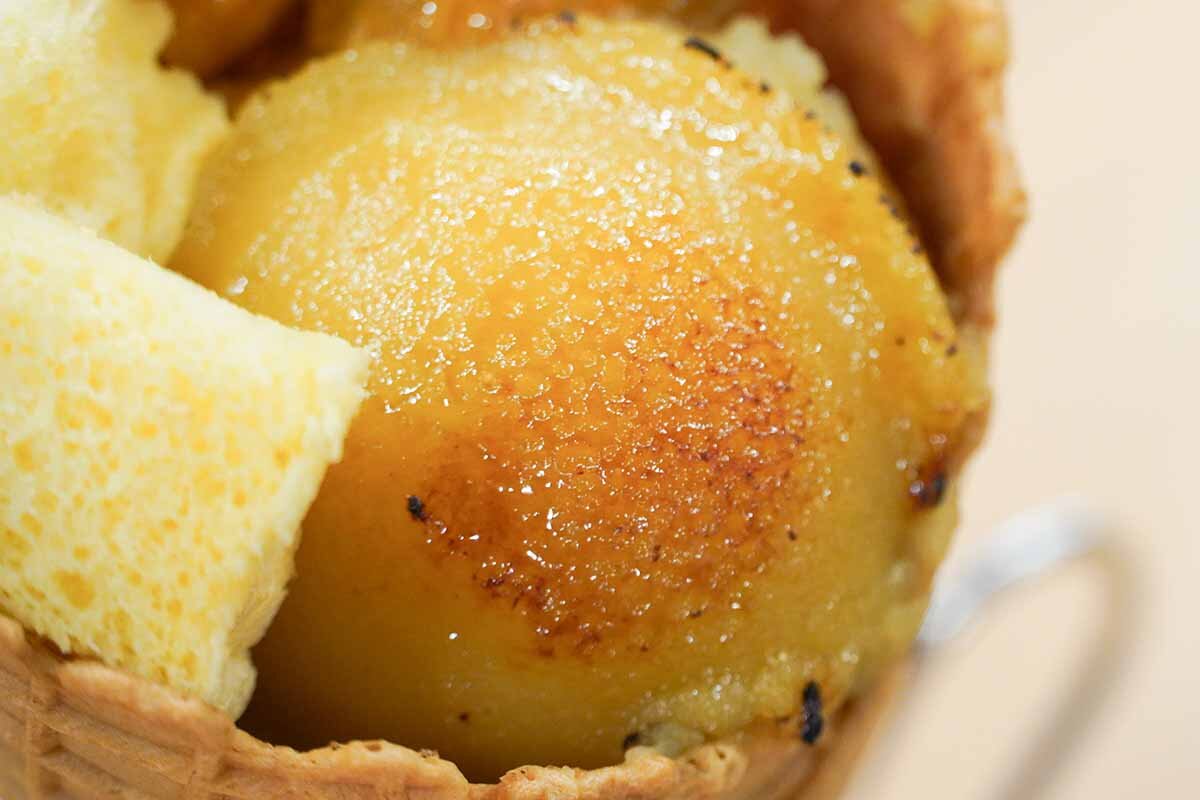 バーナーで軽く炙ってブリュレされた芋のペースト