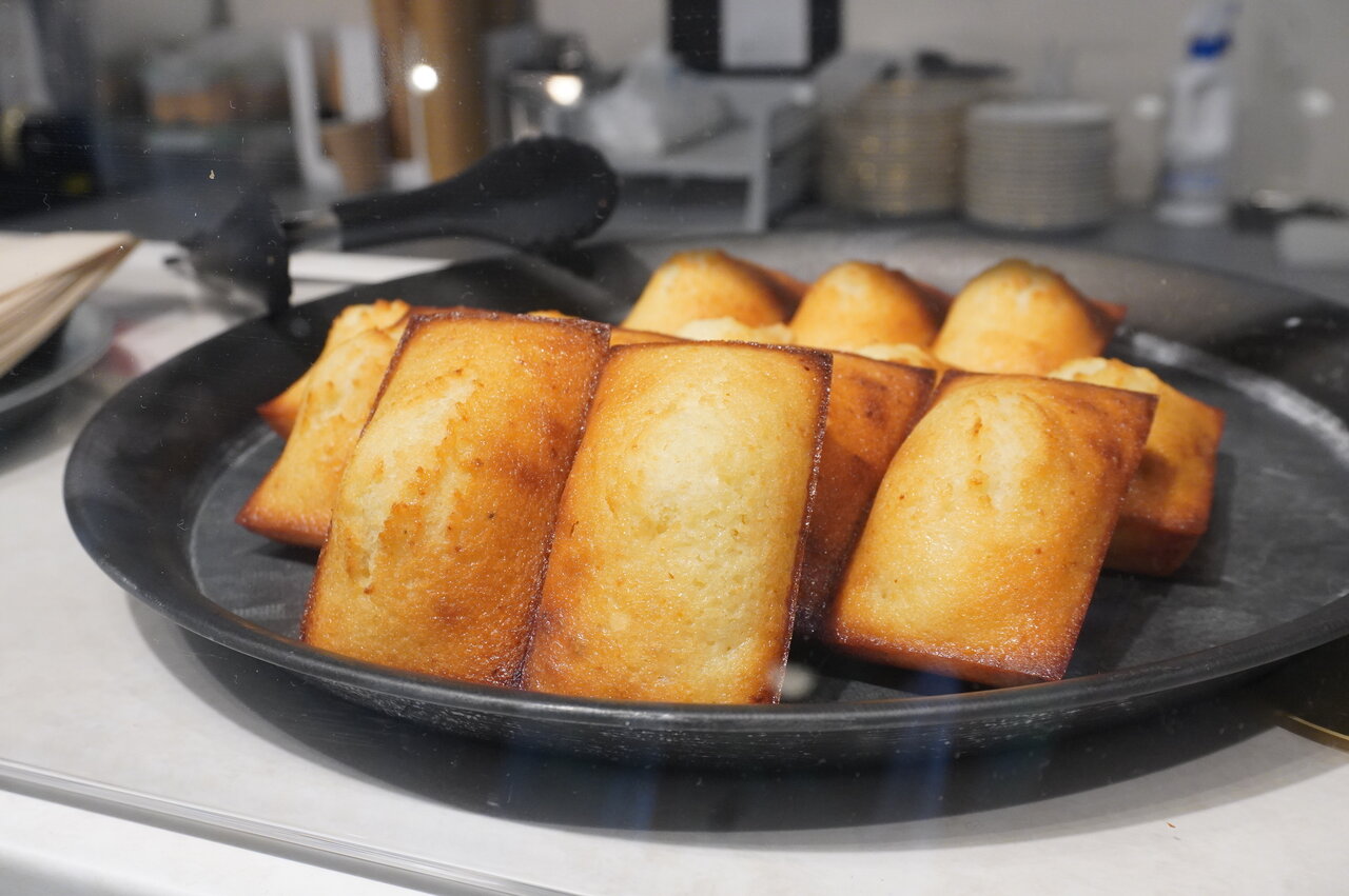 焼きたてのフィナンシェが楽しめるのも、「ちひろ菓子店」ならでは