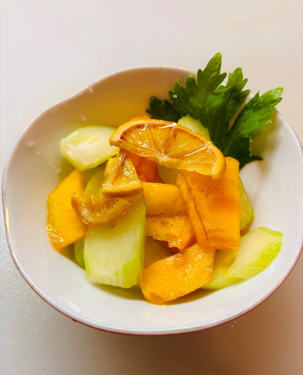 クリスマスにおすすめ！ビタミンたっぷり簡単フルーツサラダ／わかぎゑふの料理コラム