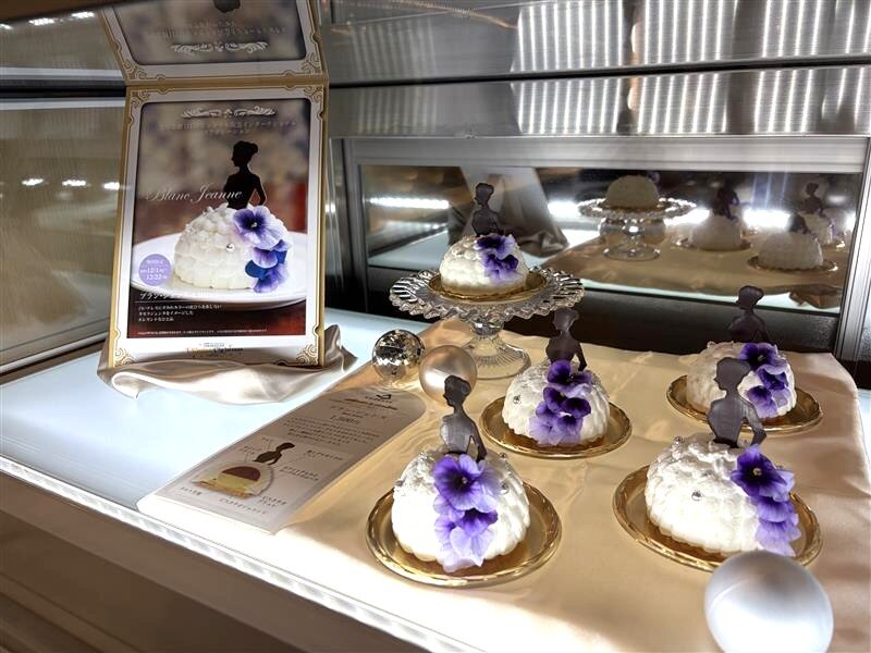 １階ブーランジェリー・パティスリー「アンダンテ」で販売されている“箱入り娘”なケーキ「ブラン・ジェンヌ」（12月１日、ホテル阪急インターナショナル提供）