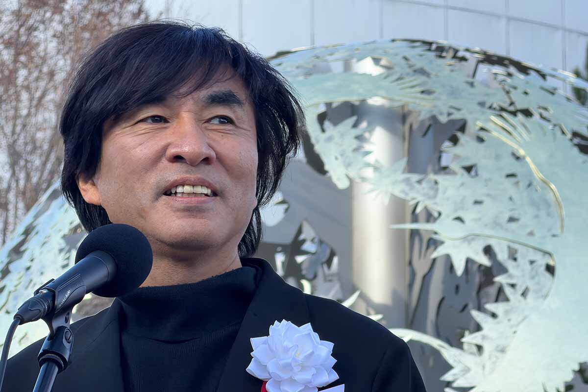 “いのち球”移設セレモニーで55年前を振りかえる河森正治監督（撮影：2025年12月5日）