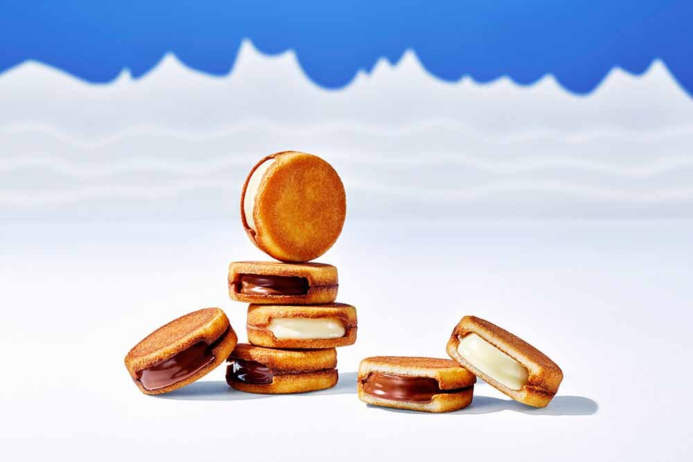 「スノーサンド」（白か黒の5個入各1,080円、白と黒各8個の16個入3,996円）