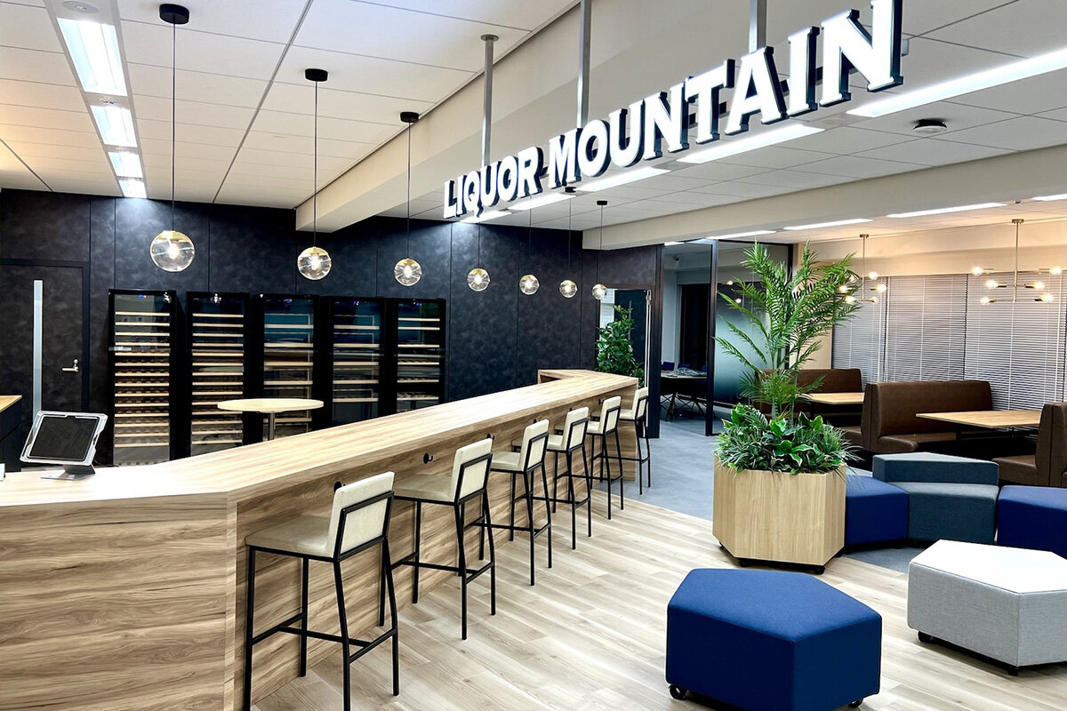 「オリジナルボトル製作体験」の会場は、「リカーマウンテン」本社（京都市下京区四条通東洞院東入立売西町60 日本生命四条ビル7階）