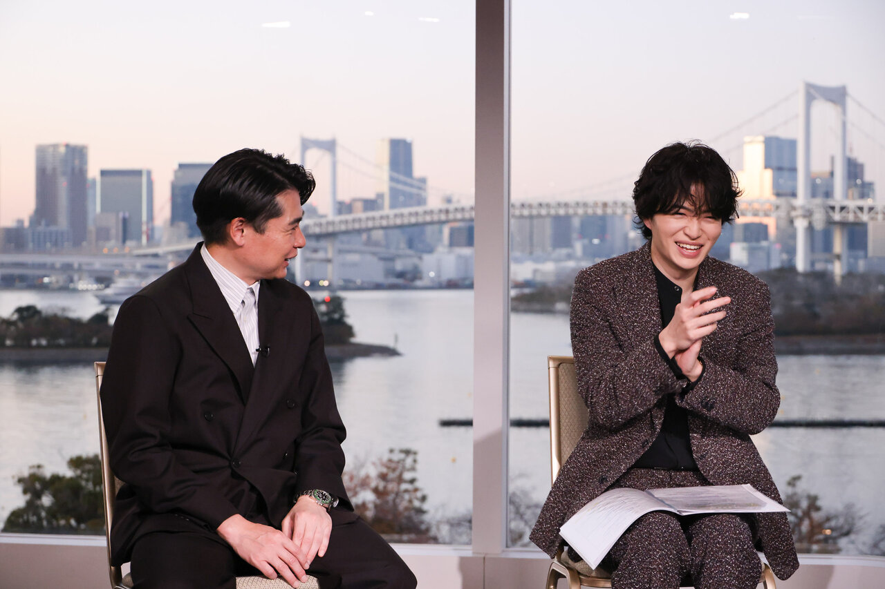 左から）吉村崇（平成ノブシコブシ）、菊池風磨（ timelesz ）　　　