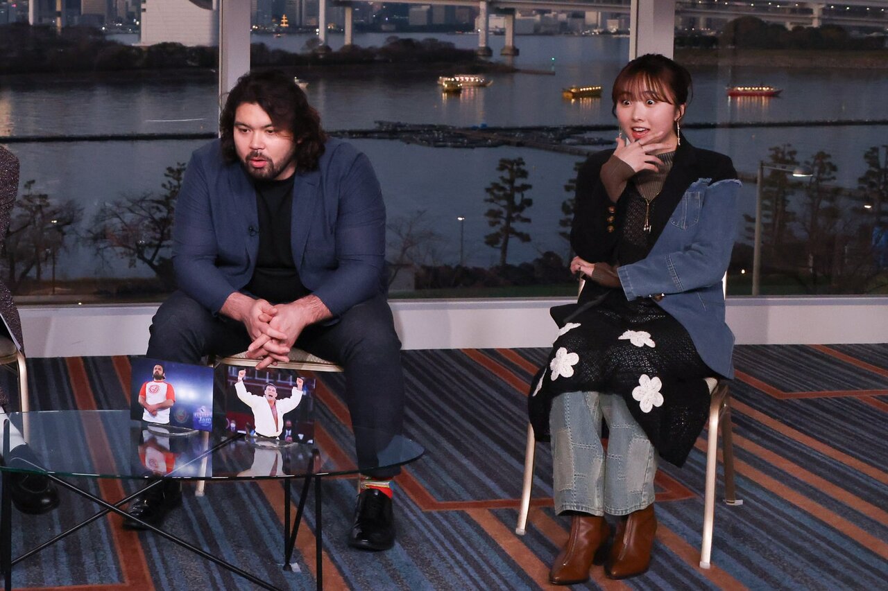 左から）吉村崇（平成ノブシコブシ）、菊池風磨（ timelesz ）　　　