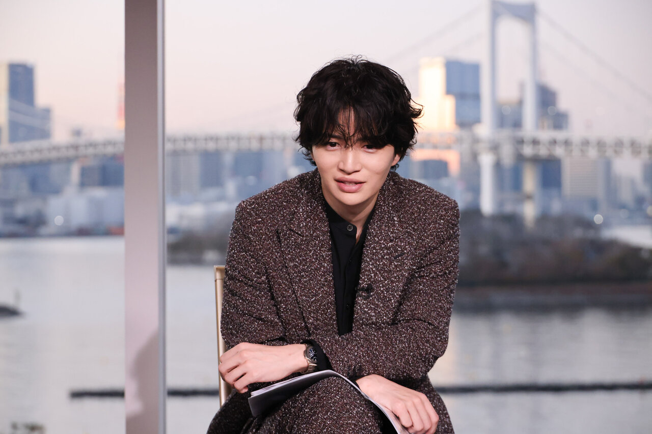 左から）吉村崇（平成ノブシコブシ）、菊池風磨（ timelesz ）　　　