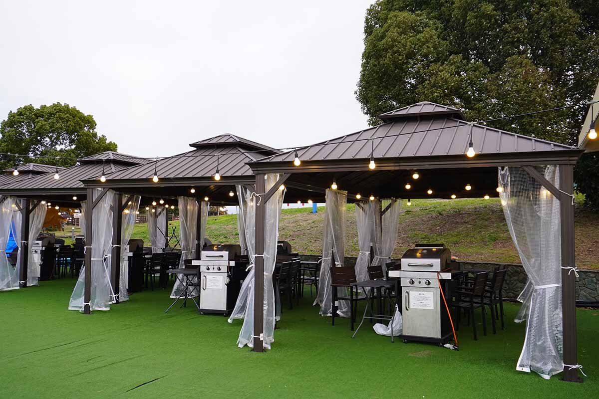 「波有手のカキ小屋 × NGRILL」の会場の様子