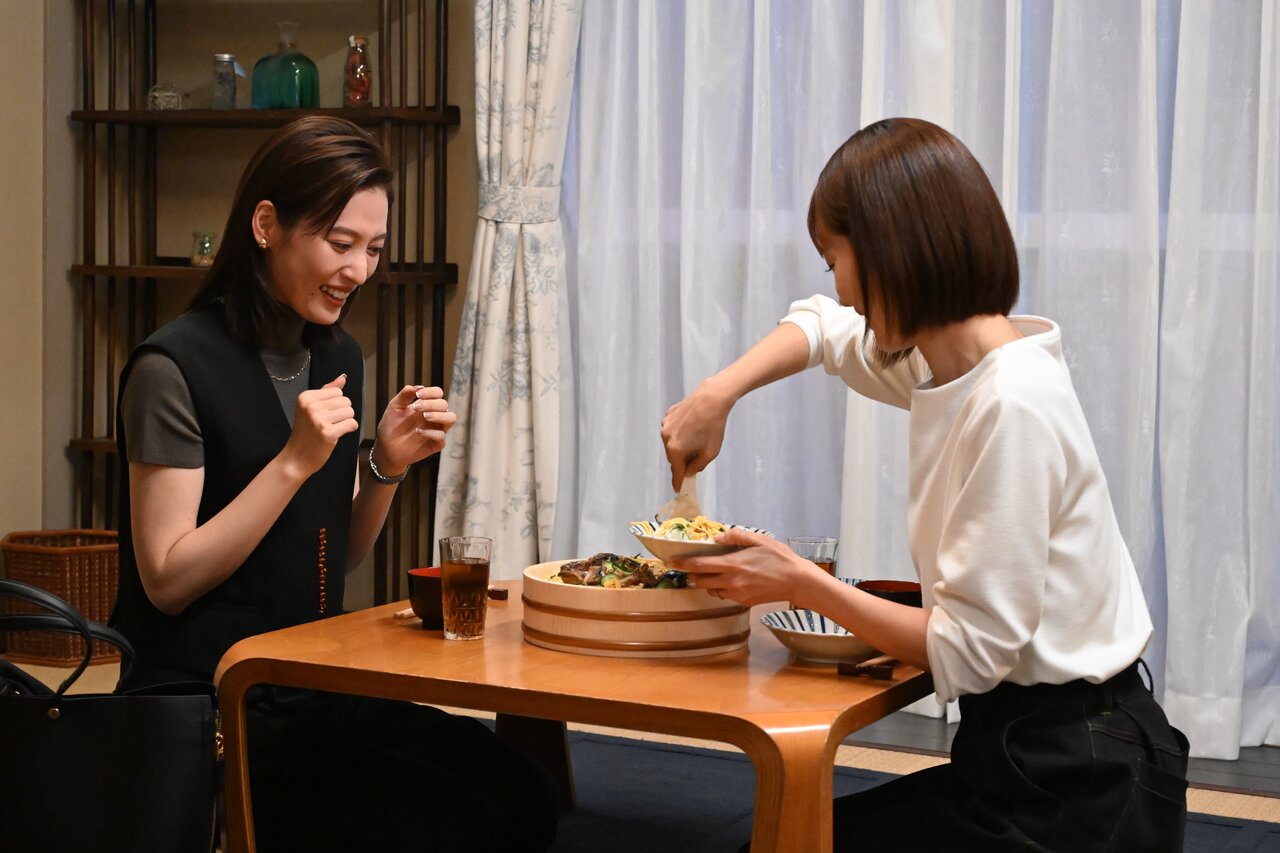 左から）月城かなと、中村ゆり