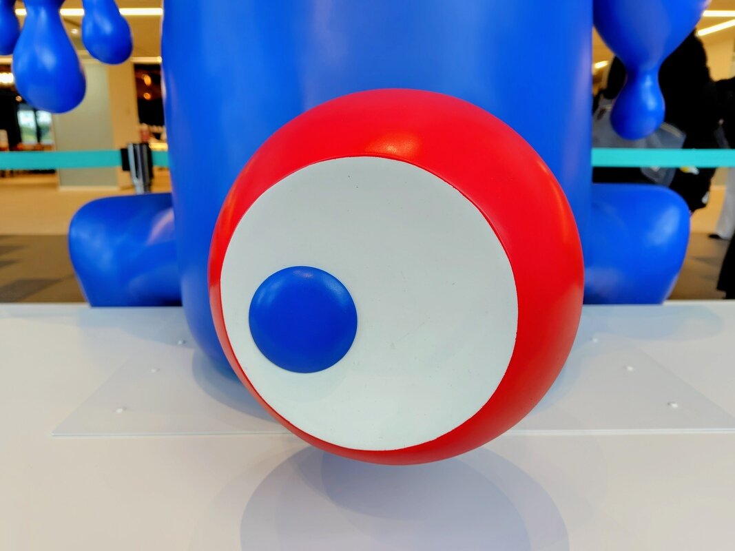 かわいいしっぽもしっかり見られます（12月12日、中之島クロス）