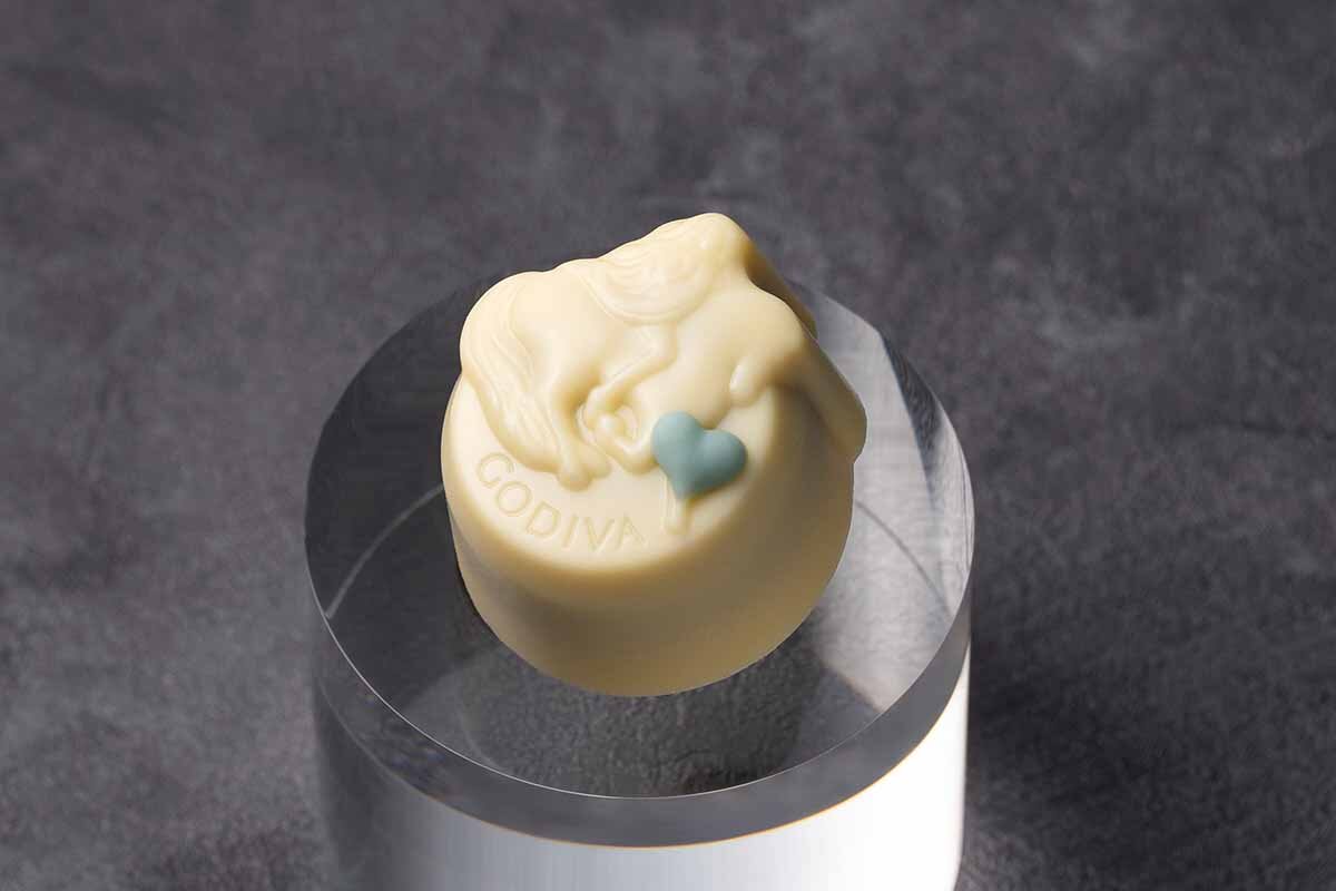 レディ・ゴディバをデザインしたホワイトチョコレートに、淡いブルーのハートが付いていたら、大当たり