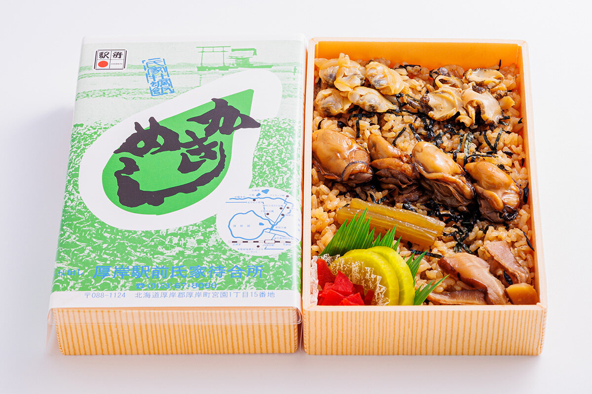 ぷりっぷりの牡蠣をじっくりと煮込んだ、北海道の「氏家かきめし」（1,480円・税込）