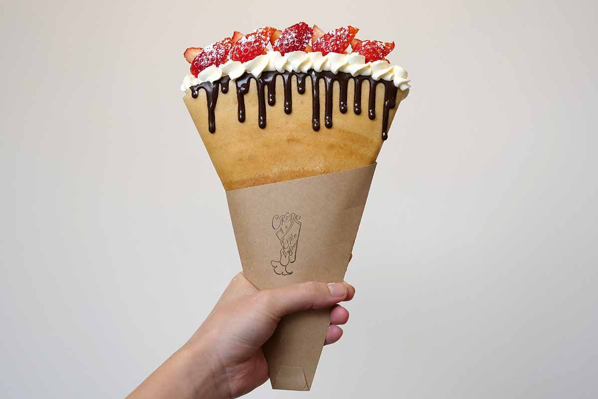 「クレープとエスプレッソと」の1年半の歳月をかけて開発したという生地は、パリパリサクサク