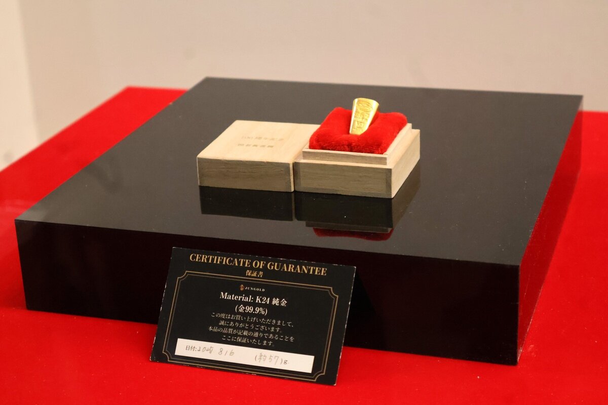 食べることはできない「純金黄金糖」（12月19日、お菓子ミュージアム）