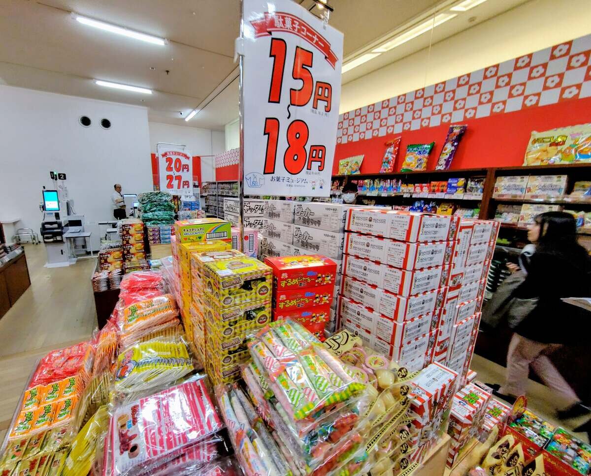 日本全国の1500種類の駄菓子がずらり（12月19日、お菓子ミュージアム）