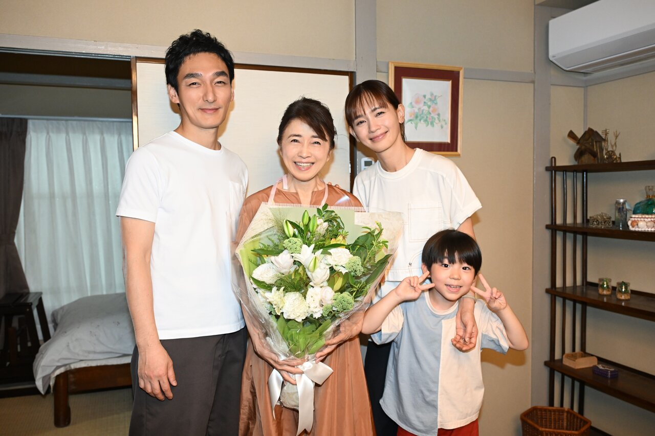 左から）草彅剛、風吹ジュン、中村ゆり、永瀬矢紘