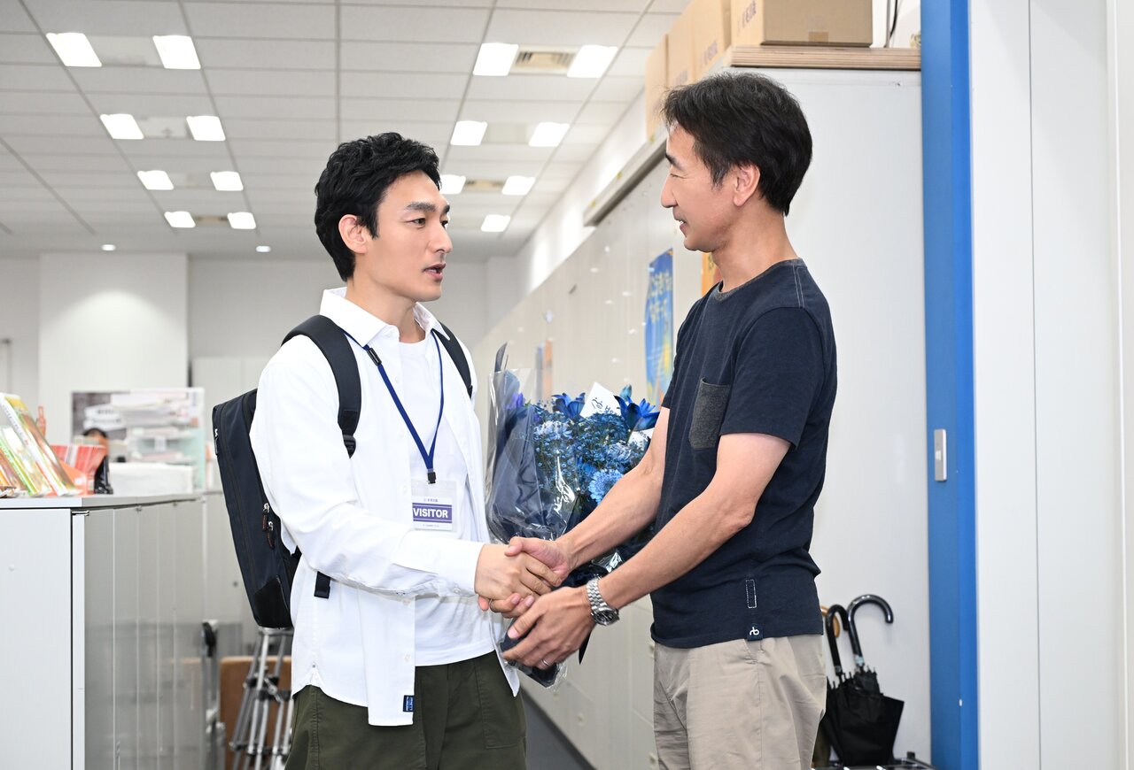 左から）草彅剛、三宅監督