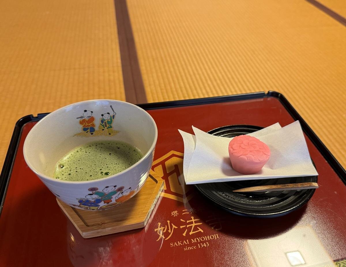 「妙法寺」（大阪府堺市）でいただく抹茶と和菓子