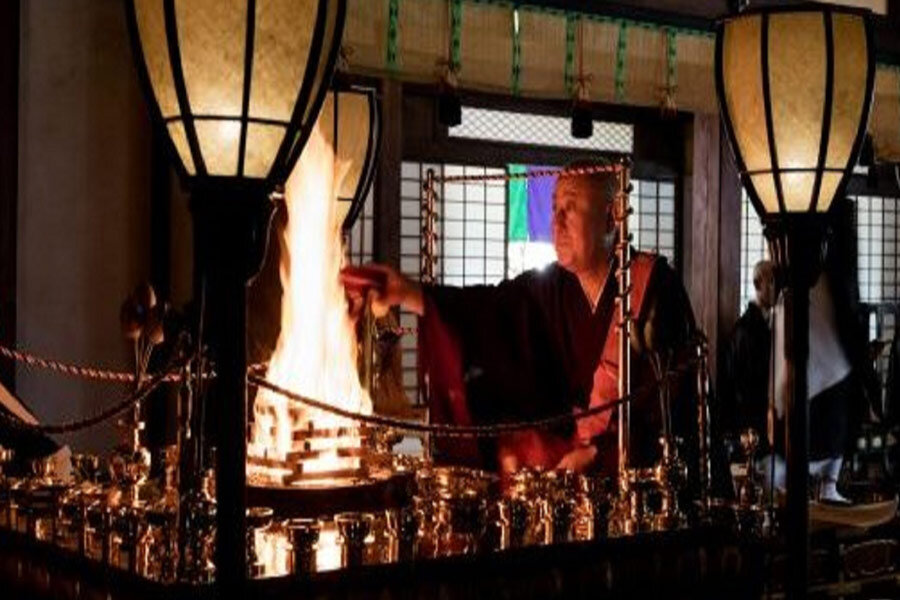 「総本山智積院」（京都市東山区）の護摩木を焚きご祈願