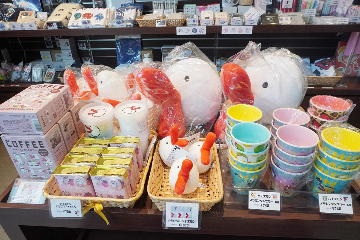 カンテレ公式ショップ「カッテーネ」（大阪市北区）にはハチエモングッズがずらり！