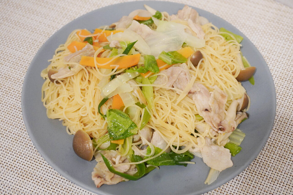 鍋の残り野菜を使った「鍋野菜たっぷり焼ビーフン」