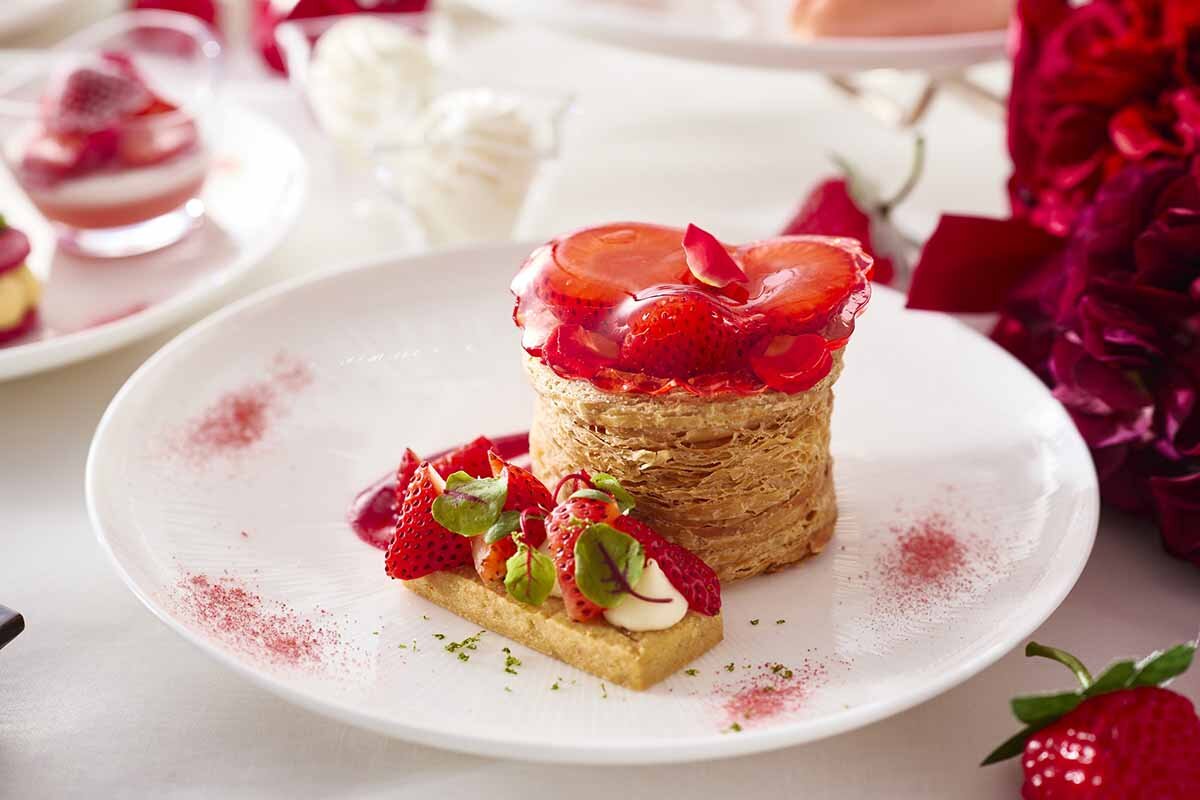 パティシエ厳選のフレッシュイチゴ3種を食べ比べ。「苺アフタヌーンティーセット WINTERバージョン」