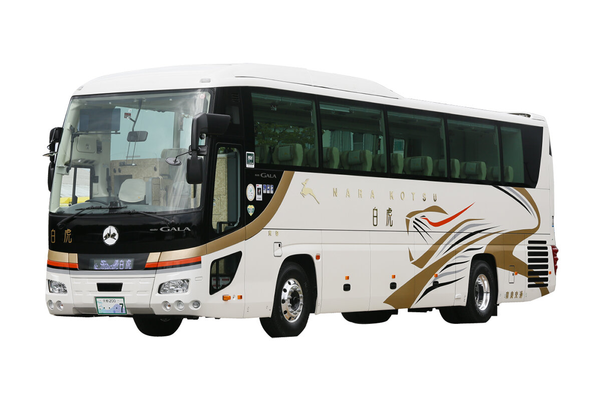 ツアー移動には、ラグジュアリーな特別仕様車「四神」を使用