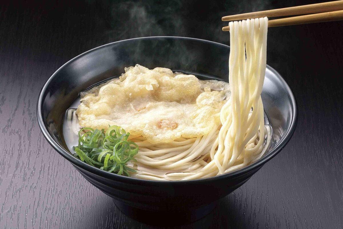 とろとろの天ぷらにオリジナルの中華麺を使った姫路駅名物の「天ぷらえきそば」（550円・税込、22・23日限定）