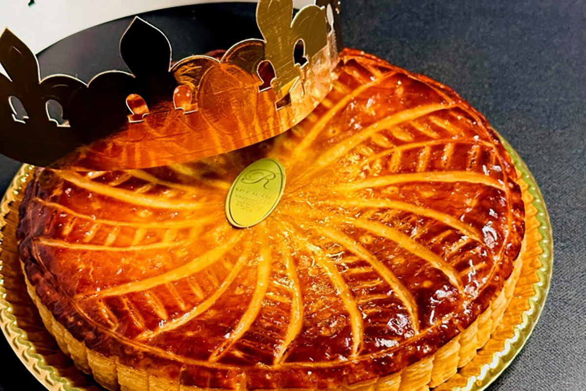 人気洋菓子店「レーブドゥシェフ」（神戸市垂水区）の「ガレット・デ・ロワ」（直径15cm・2,592円・税込）