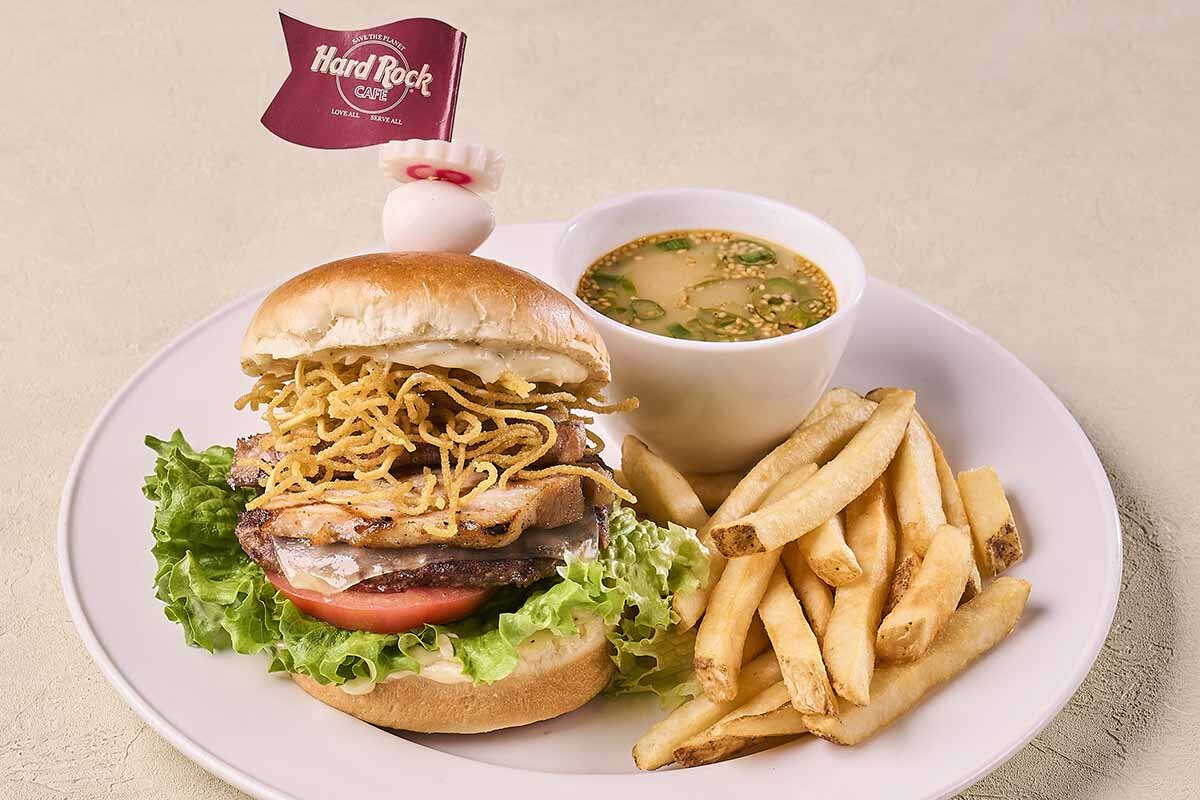 「ナルトのラーメンバーガー」（2,680円）