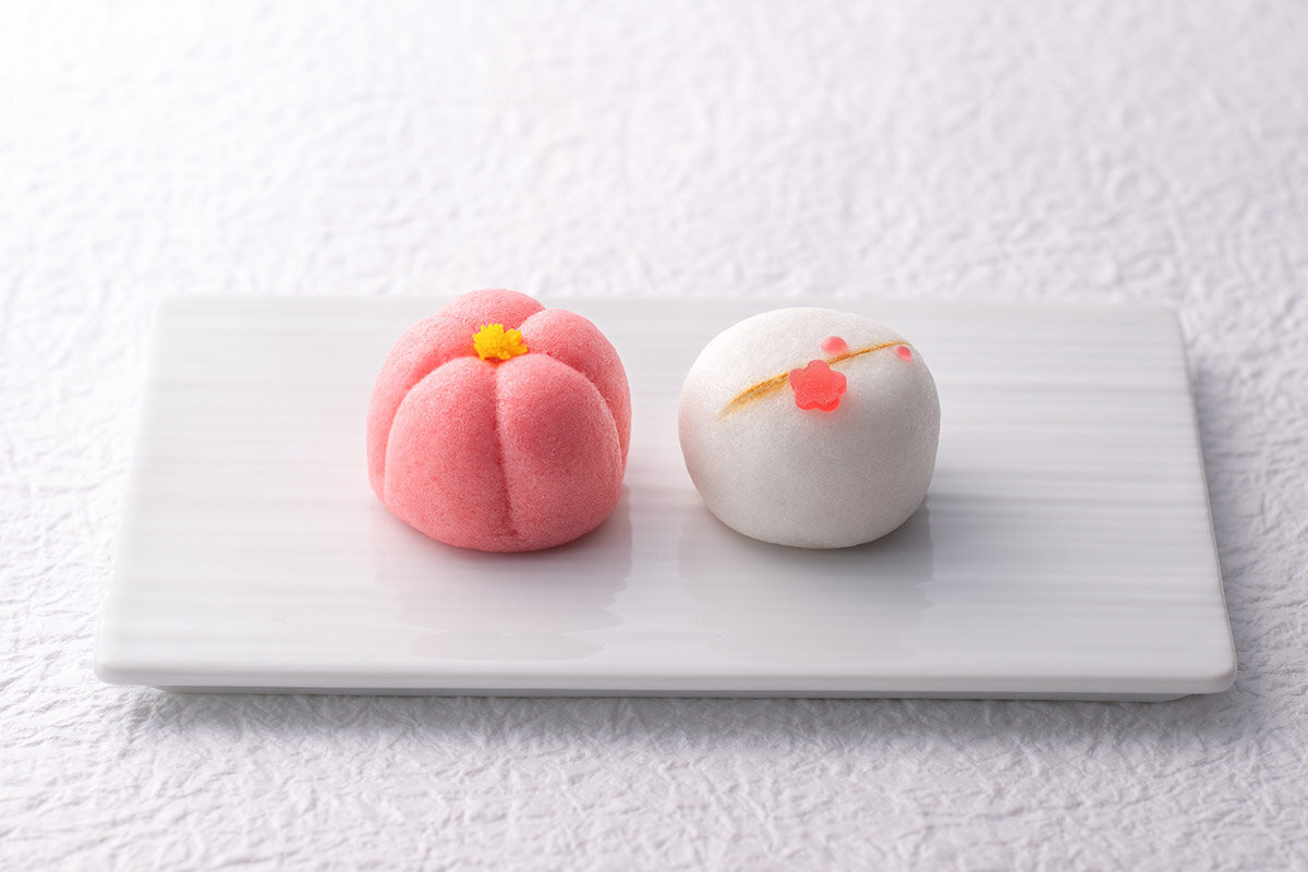 「阪急うめだ本店」限定の薯蕷饅頭（1月／睦月）「初うめ」（2個入600円・税込）