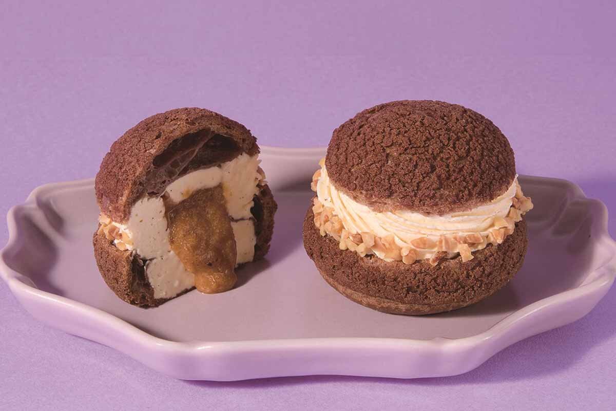 クリームに忍ばせた「La.BiTea」のブラックティーと、アーモンドプラリネやカカオ風味のシューが絶妙にマッチした「リブレス」のシュークリーム「リパフ コロンビア」（780円）