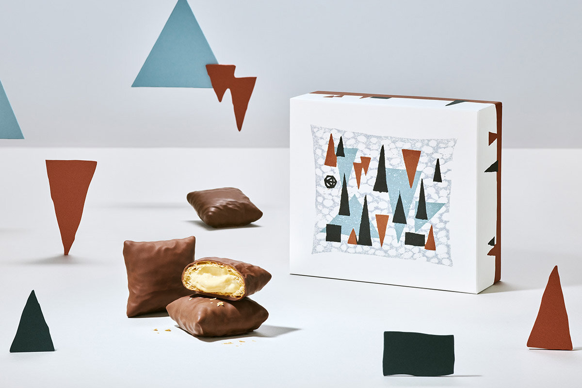 「SNOWS」新作のチョコレートカスタードクリームパイ「雪まくら」（1箱4個入、2,484円・税込）