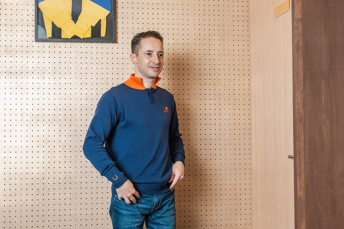 全3色・各色215着限定、コットンニットコレクション「FER À CHEVAL」（24,200円・税込）