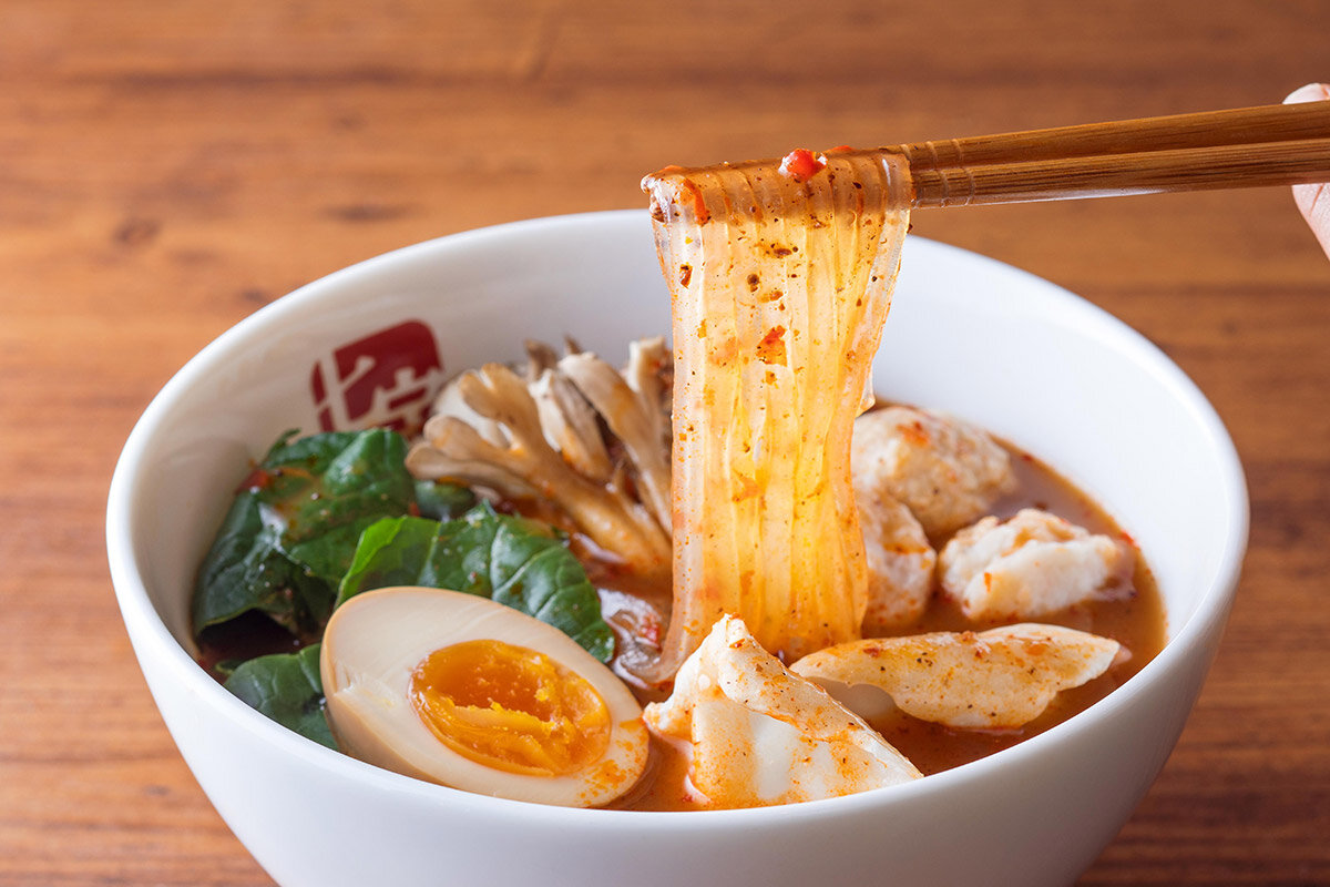 トッピングと辛さが選べる薬膳スープ春雨が人気の「七宝麻辣湯（チーパオマーラータン）」