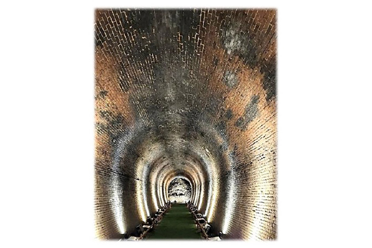 「旧大阪鉄道亀瀬隧道（亀の瀬トンネル）」（大阪府柏原市）