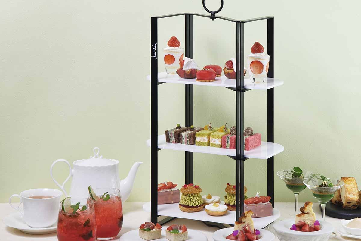 フォーシーズンズホテル大阪　オールデイフレンチビストロ「ジャルダン」の「ストロベリーアフタヌーンティー」