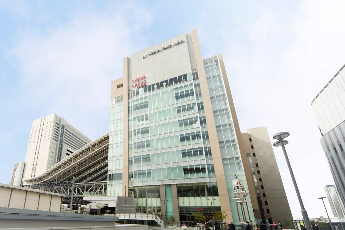 国内最大級の駅型商業施設「LUCUA osaka（ルクア大阪）」（大阪市北区）