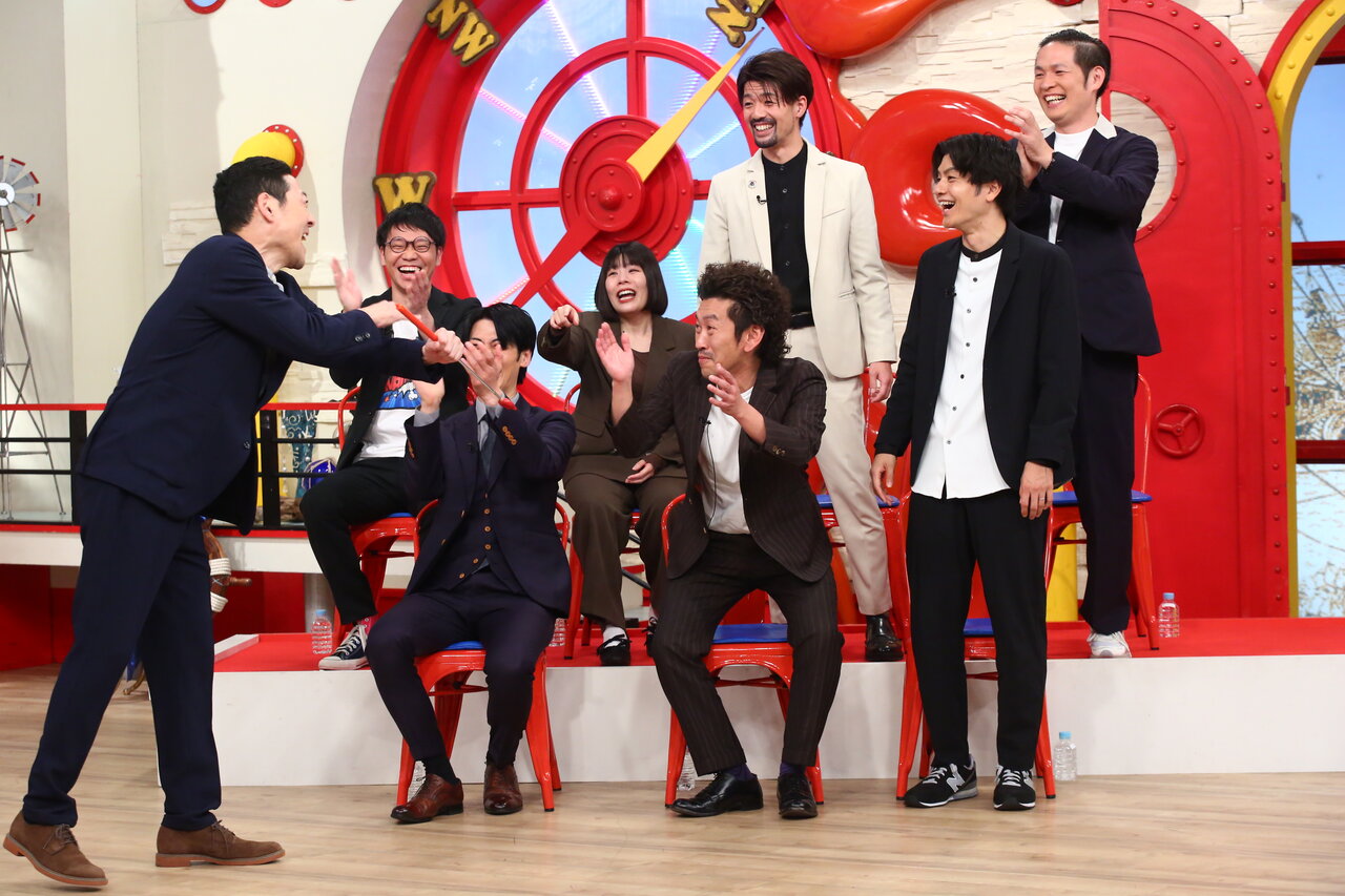 上段左から）カーネーション / アイロンヘッド　 下段左から）ツートライブ / コウノ・オブ・ザ・イヤー