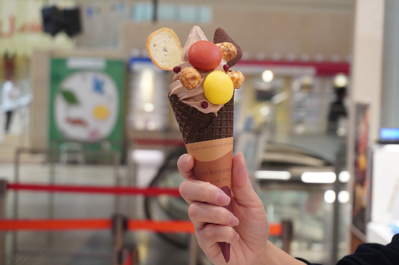 「パティシエ エス コヤマ」のダブルショコラカーニバル　インド＆ペルー（1,100円）