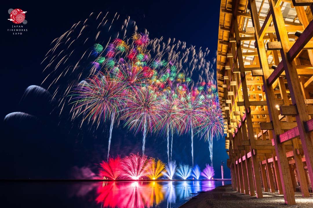 大阪・関西万博の開幕日の夜空を彩った花火　画像提供：JFE