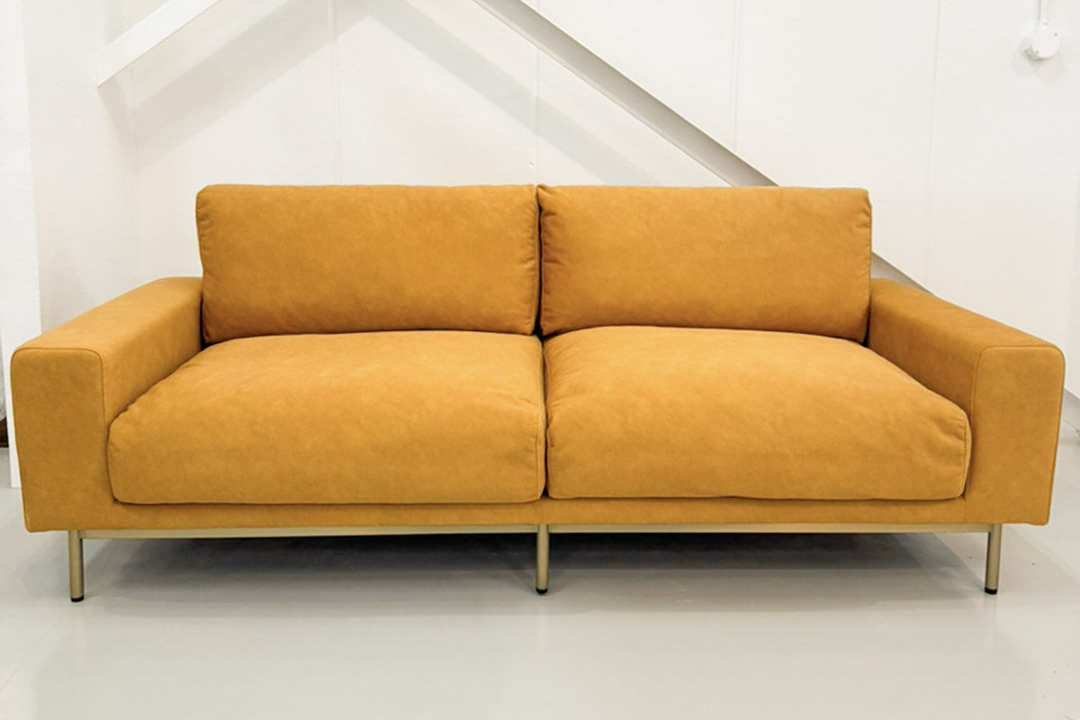 ウンコちゃんの家具屋さん別注「プルートソファ 3人掛け」（価格未定）