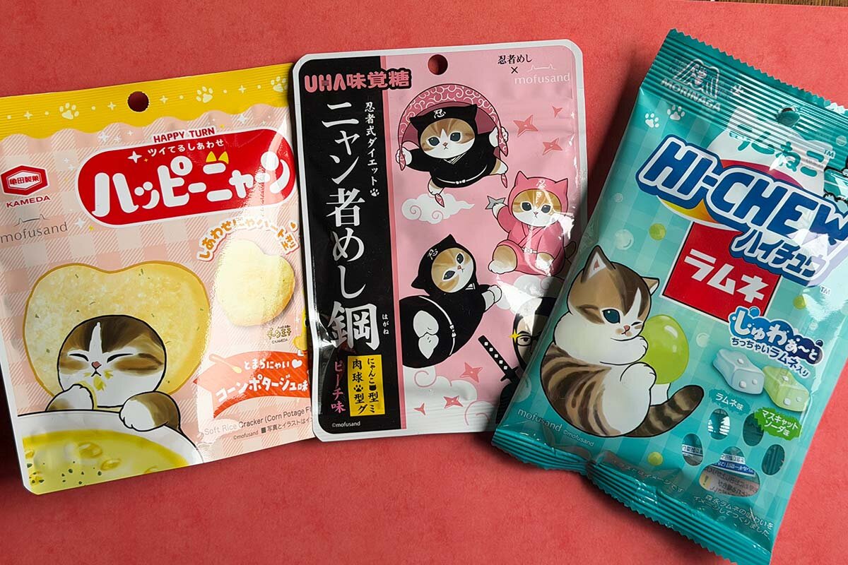 左から「ハッピーニャーン」（186円）、「ニャン者めし鋼 ピーチ味」（183円）、「ラムねこハイチュウ」（257円）